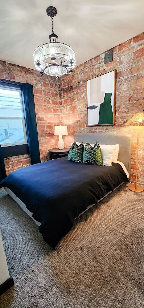 Hotel Speakeasy Suites