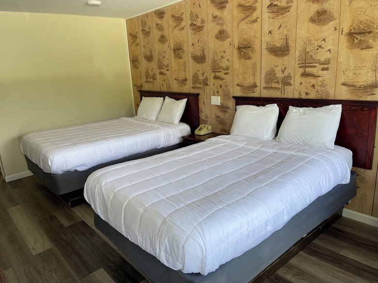 Paramount Motel
