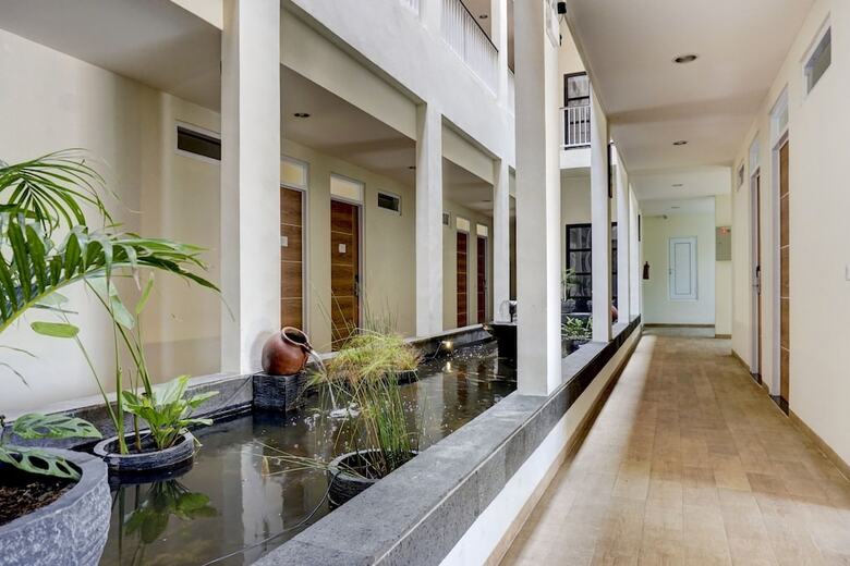 Hotel Oyo 90629 The Home Srengseng