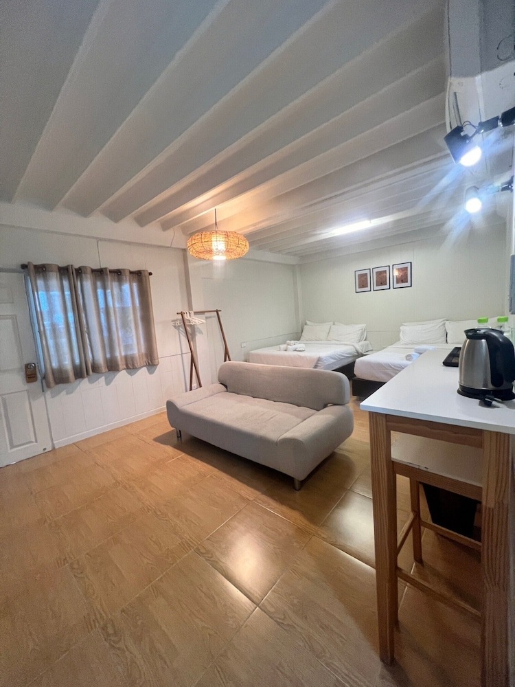 Udee Cozy Hotel