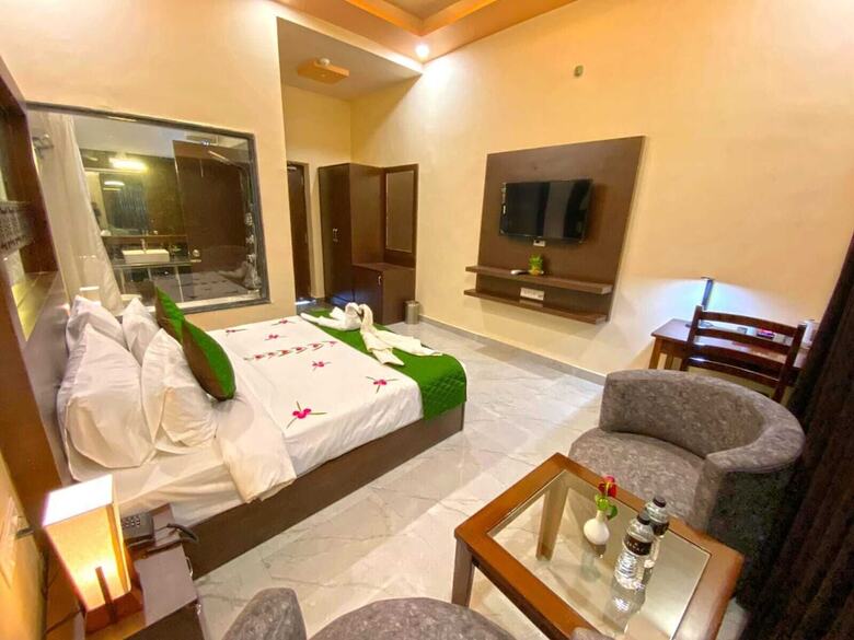 Hills Paradise Inn
