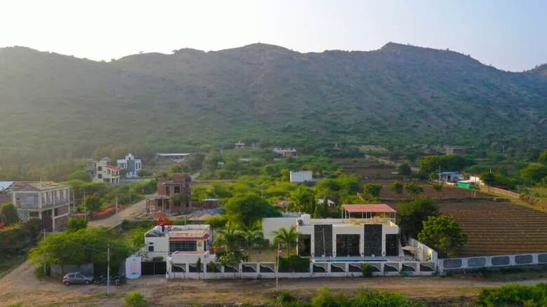 Hills Paradise Inn