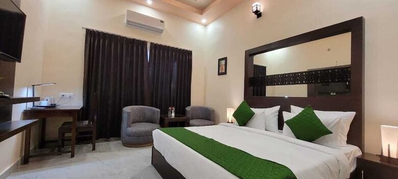 Hills Paradise Inn