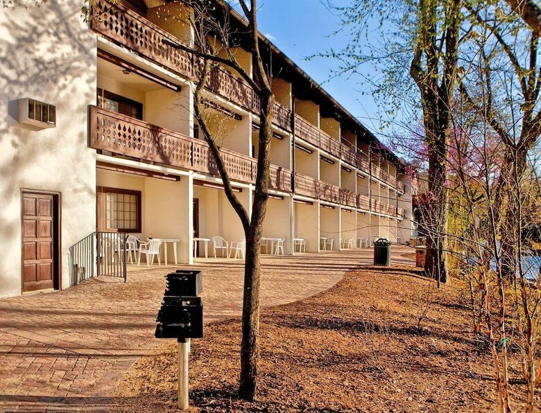Hotel Helendorf River Inn, Suites & Conference Center