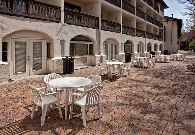 Hotel Helendorf River Inn, Suites & Conference Center