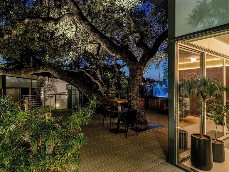 Frame Hotel - Treehouse