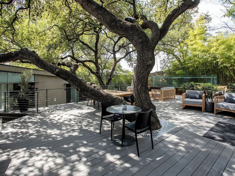 Frame Hotel - Treehouse