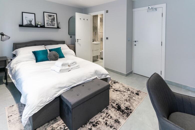 Luxury 5bd Guesthouse