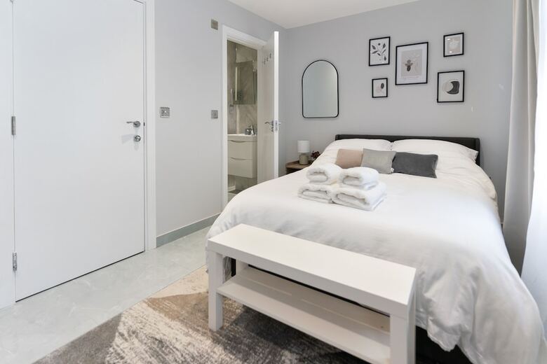 Luxury 5bd Guesthouse