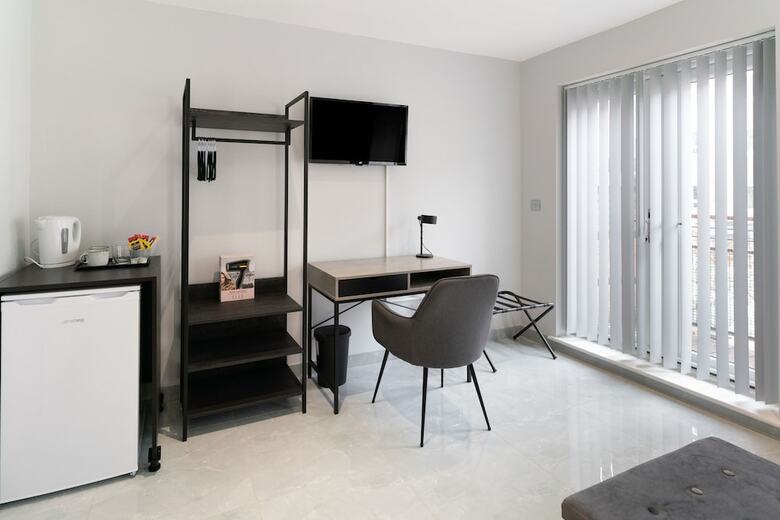 Luxury 5bd Guesthouse