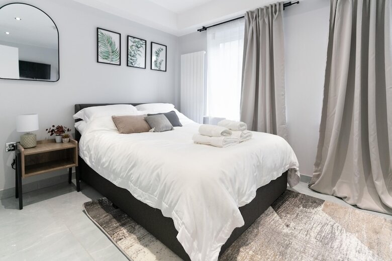 Luxury 5bd Guesthouse