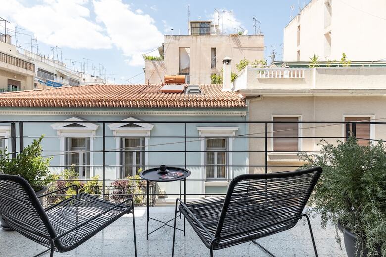 Elliot Neapoli, Athens