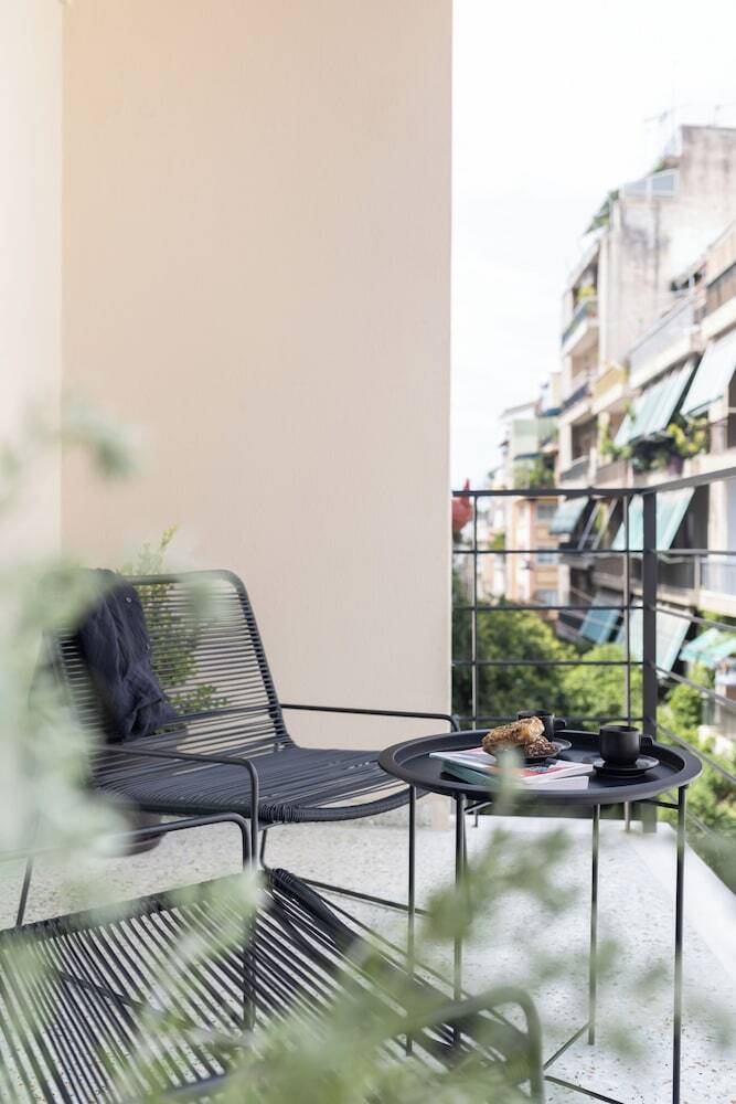 Elliot Neapoli, Athens