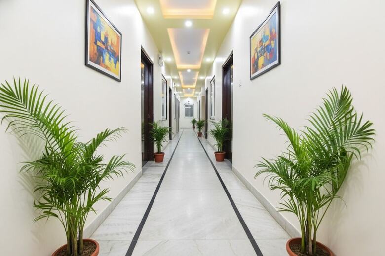 Fabhotel Golden Leaf Mansarover