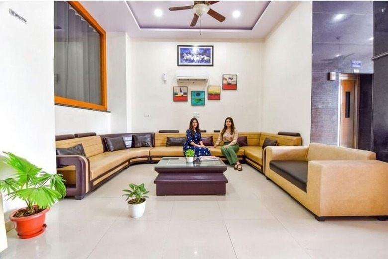 Fabhotel Golden Leaf Mansarover