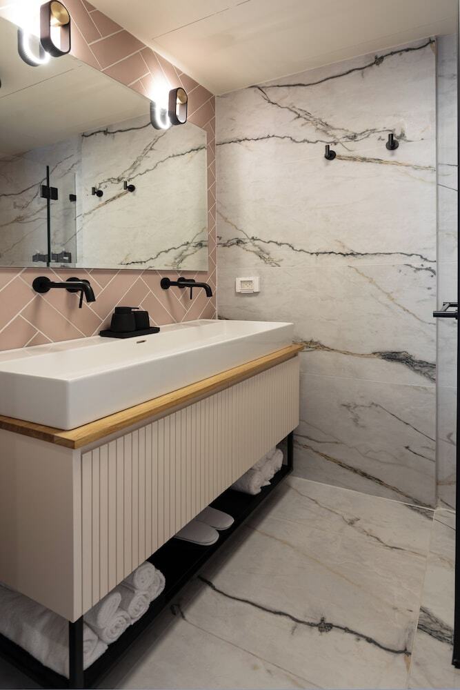 Hotel De Sheinkin Suites