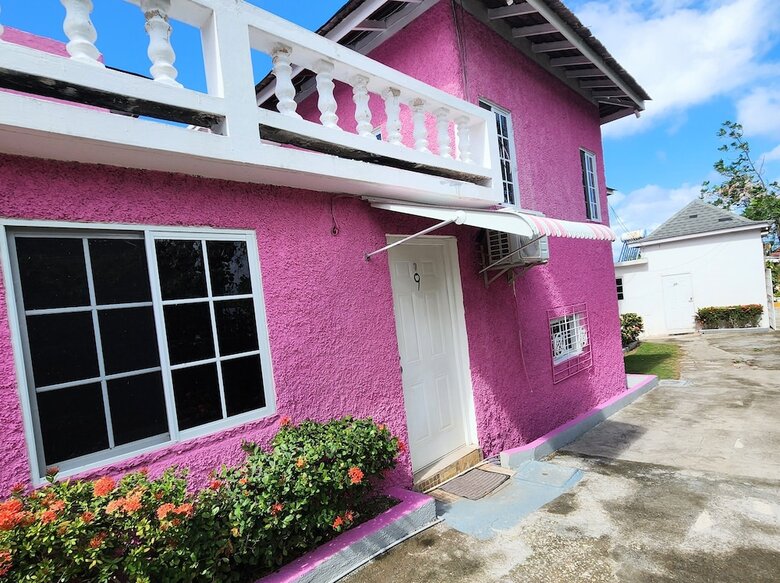 Bed & Breakfast 237 Bratton Ave