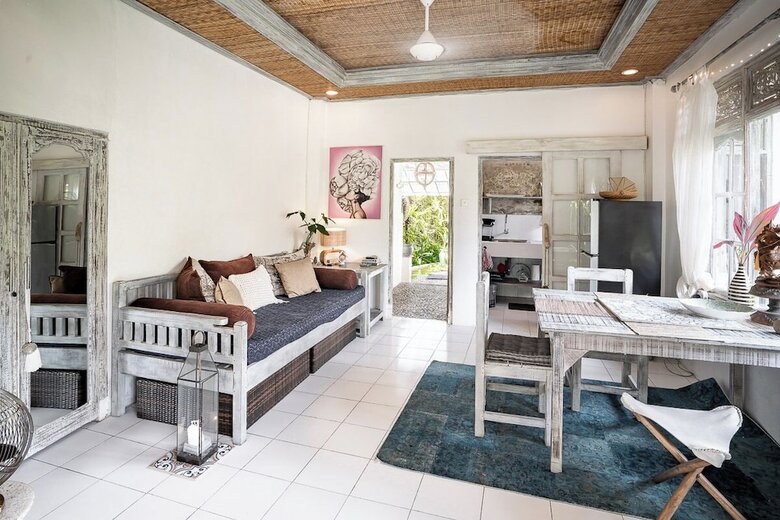 Bed & Breakfast 1111 Alchemy Space
