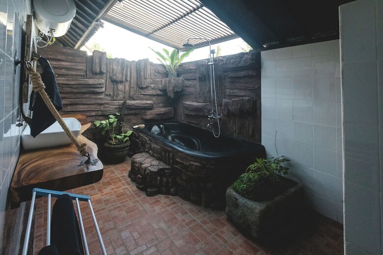 Bed & Breakfast 1111 Alchemy Space