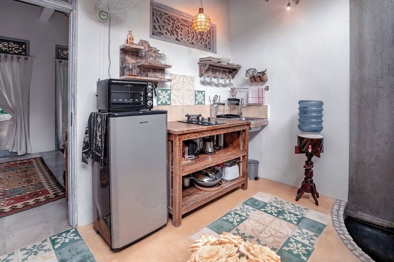 Bed & Breakfast 1111 Alchemy Space