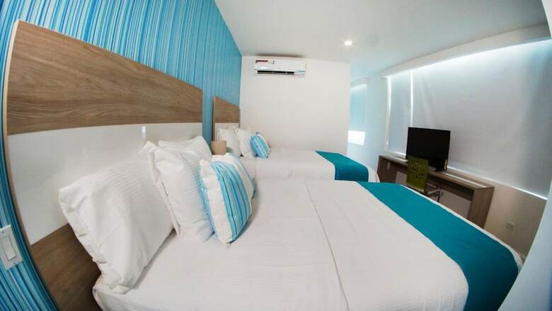 Hotel Aqualina Inn