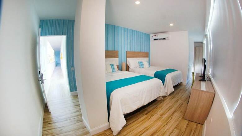 Hotel Aqualina Inn