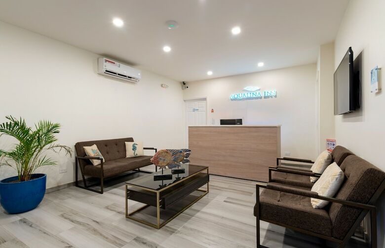 Hotel Aqualina Inn