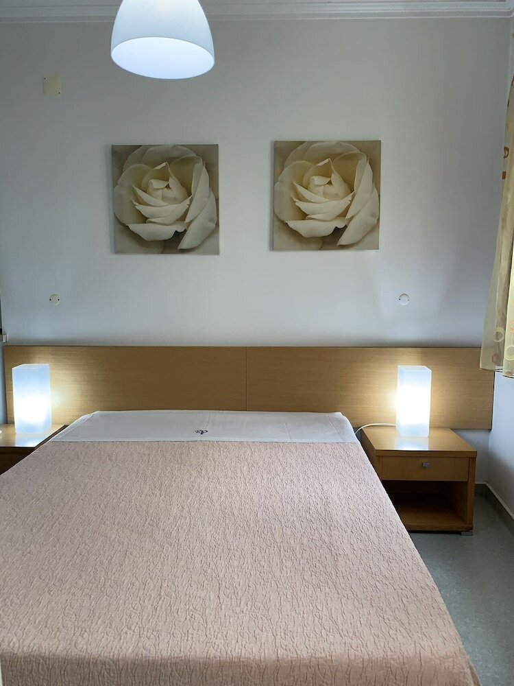 Weaa Hotel