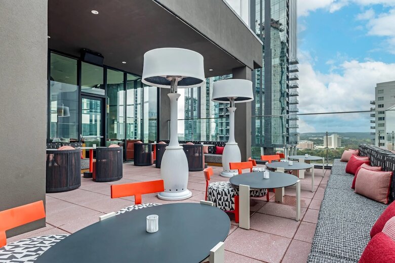 Cambria Hotel Austin Downtown
