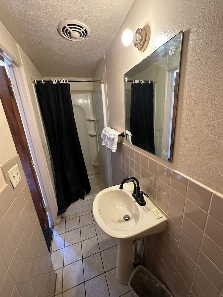 Crestview Motel Inc
