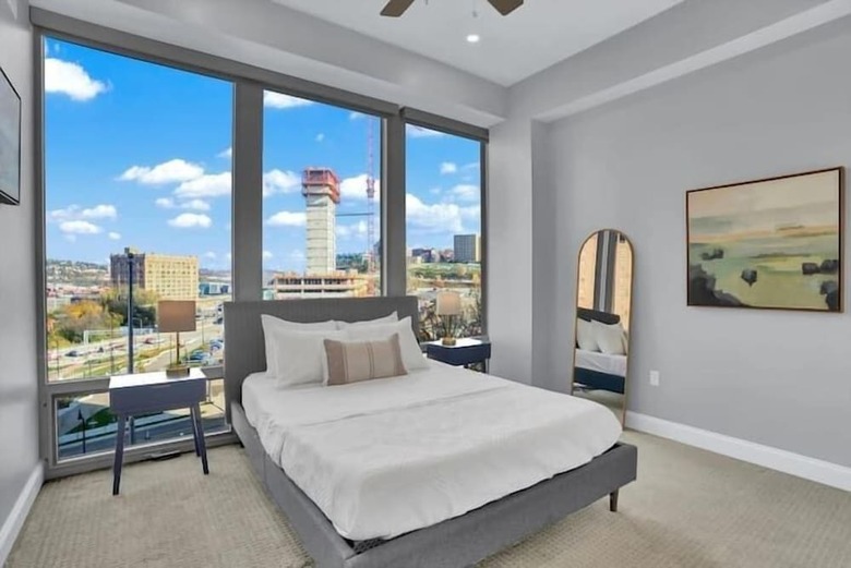 Aparthotel Two Posh Cozysuites Ppg Paints Arena