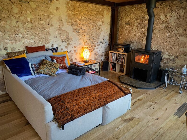 Bed & Breakfast Old Chaff Mill Retreat - - Luxury Vineyard Accommodation