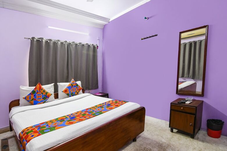 Hotel Fabexpress Karunamoyee Regency