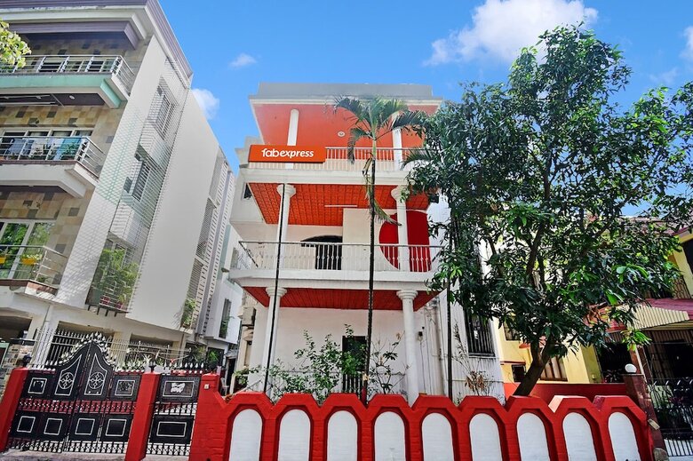 Hotel Fabexpress Karunamoyee Regency