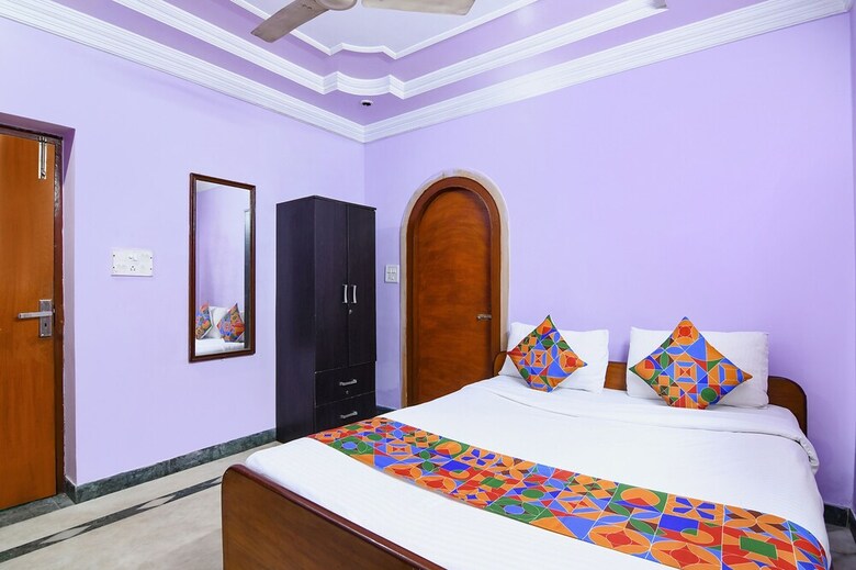 Hotel Fabexpress Karunamoyee Regency