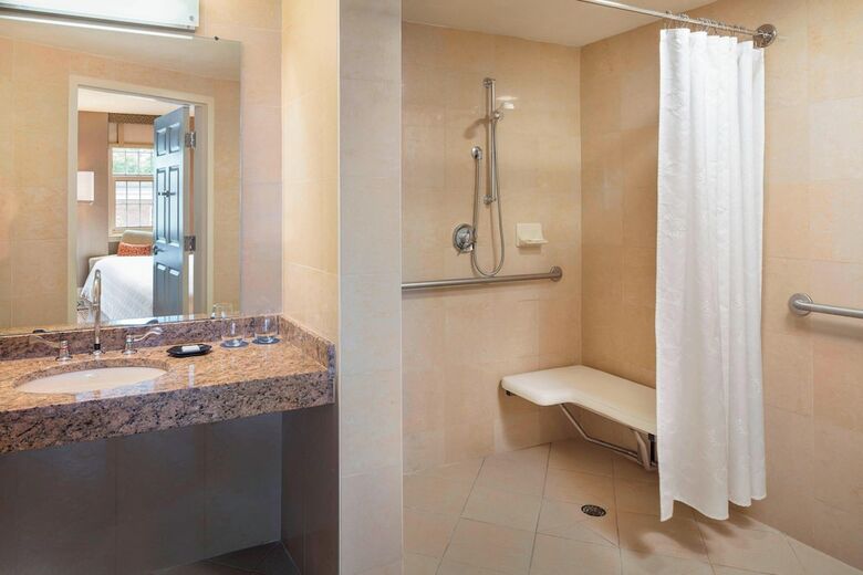 Sheraton Commander Hotel