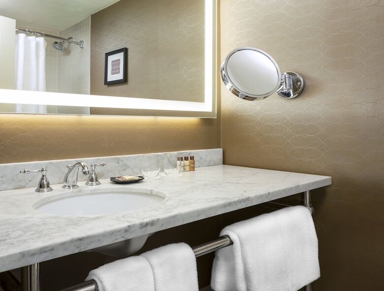 Sheraton Commander Hotel