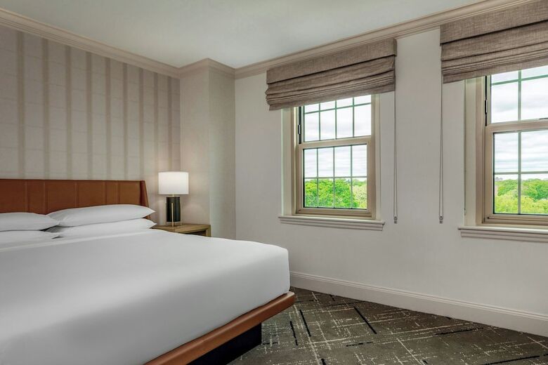 Sheraton Commander Hotel