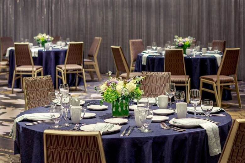 Sheraton Commander Hotel