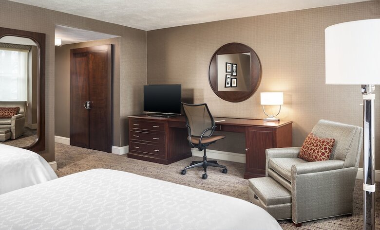 Sheraton Commander Hotel