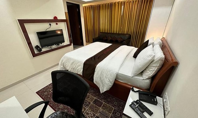 Fabhotel Prime Finesse