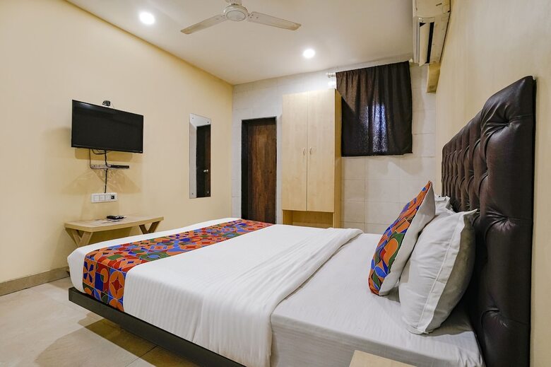 Hotel Fabexpress U Life