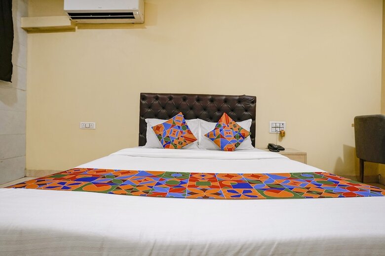 Hotel Fabexpress U Life