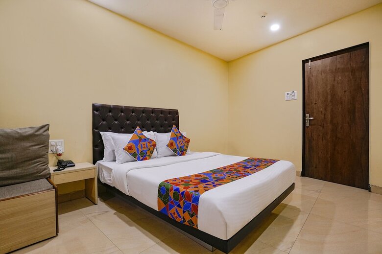 Hotel Fabexpress U Life