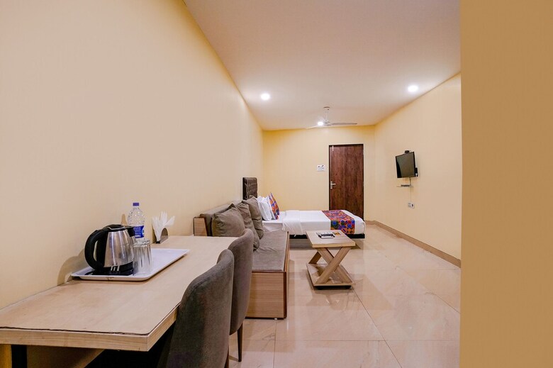 Hotel Fabexpress U Life