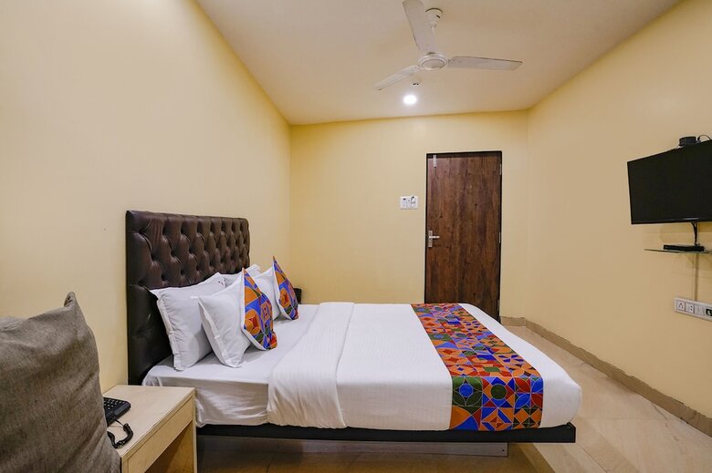 Hotel Fabexpress U Life