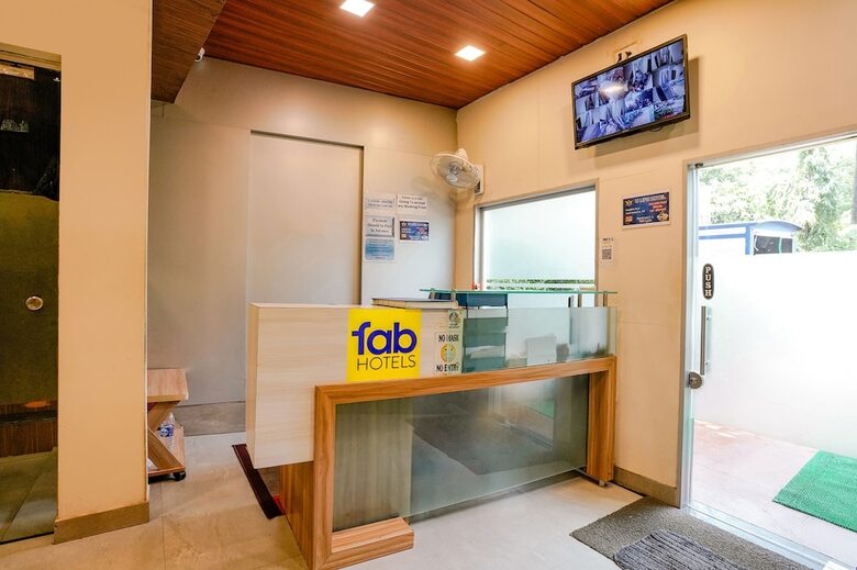 Hotel Fabexpress U Life