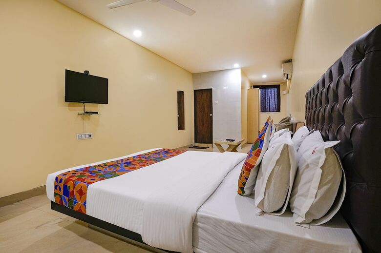 Hotel Fabexpress U Life