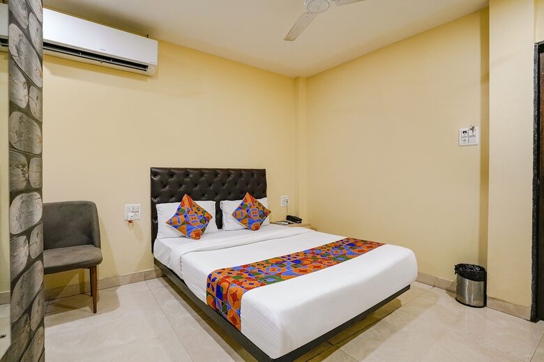 Hotel Fabexpress U Life