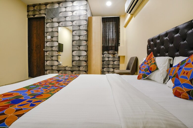 Hotel Fabexpress U Life